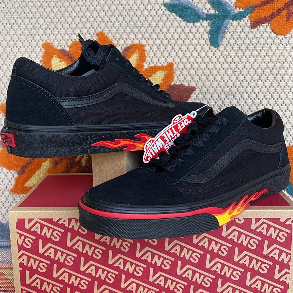 Vans Men’s Old Skool
(Flame Wall) Black/Black
VN0A38G1Q8Q
Sneakers - Picture 10 of 16